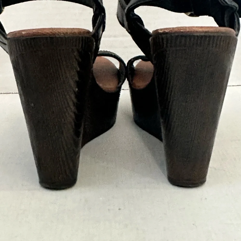 Marbella Black and Gold Lynx Wedge Sandals 7.5 EUC
